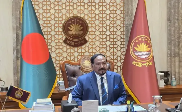 বঙ্গভবনে কার্যক্রম শুরু করলেন ভারপ্রাপ্ত রাষ্ট্রপতি